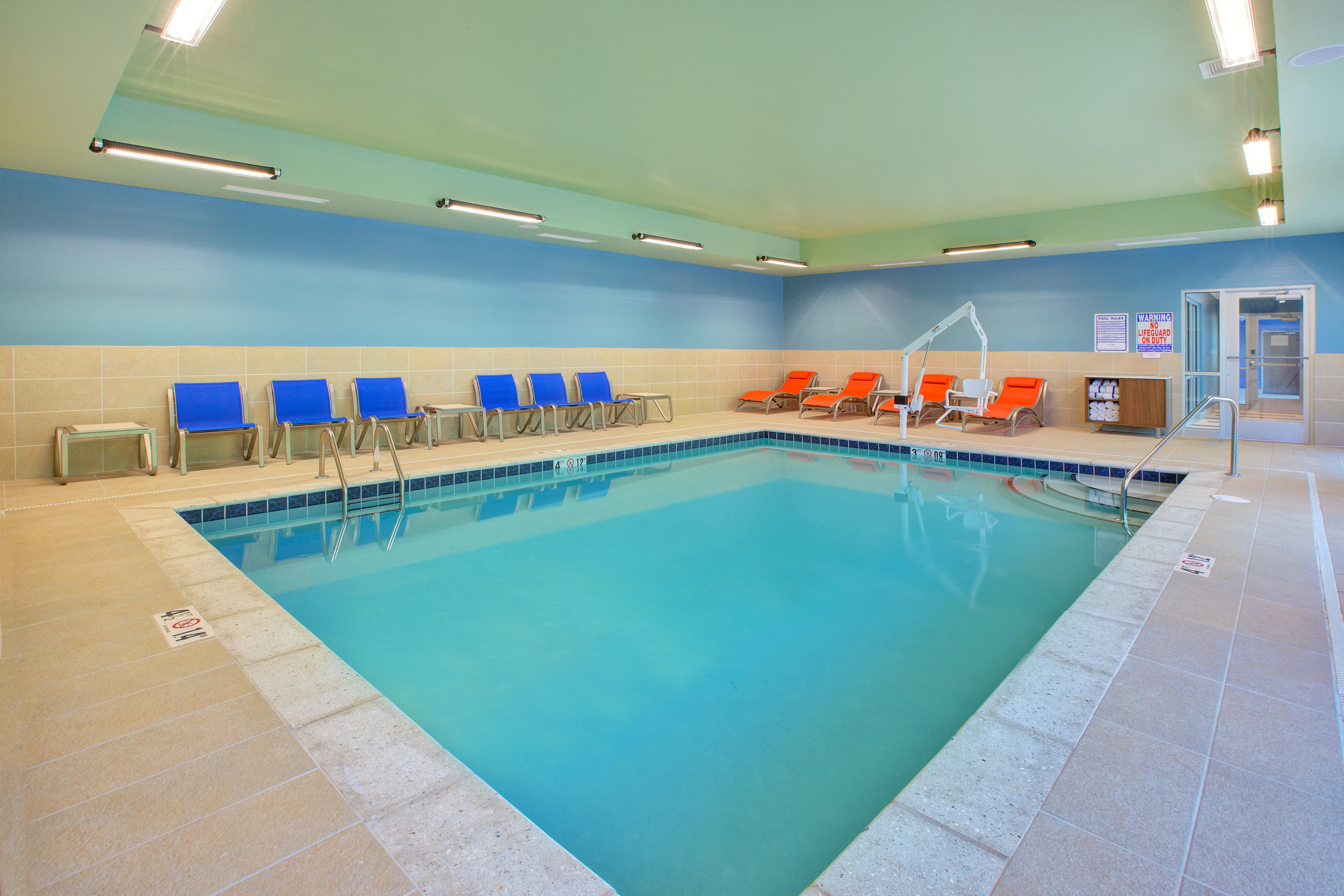 Holiday Inn Express & Suites New Castle By Ihg Bagian luar foto